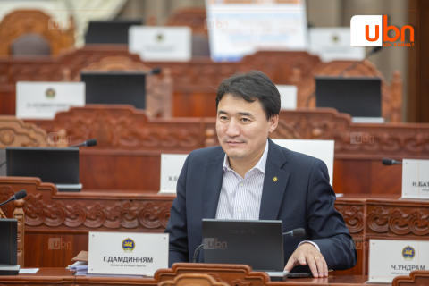 ЧУУЛГАН: Шатахууны хангамж, нийлүүлэлтийг дэмжих хуулийг ЯАРАЛТАЙ горимоор хэлэлцэхийг дэмжлээ