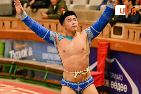 “Улсын шонхор Р.Омар ирэх оны хоёрдугаар сар хүртэл үндэсний бөхөөр барилдахгүй“