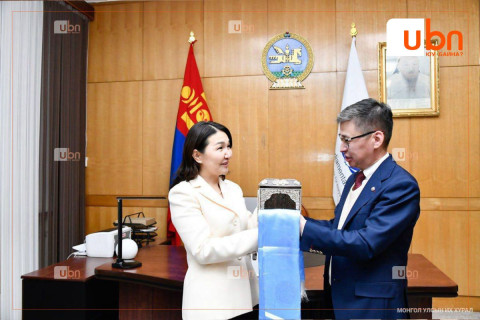 УИХ-ын Ерөнхий нарийн бичгийн дарга Л.Өлзийсайхан ажлаа хүлээн авлаа