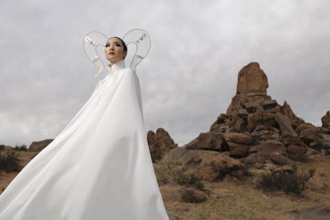 Layla: Монгол хэв маяг, уртын дуугаа орчин үеийн хэмнэлтэй хольж “Салхи” дуундаа шингээсэн