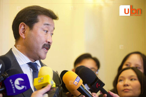 Ж.Бат-Эрдэнэ: АН-ынхан гэнэт сэрсэн юм шиг шөнө дөлөөр хуралдсан гэдэг асуудал ярихаа болих хэрэгтэй