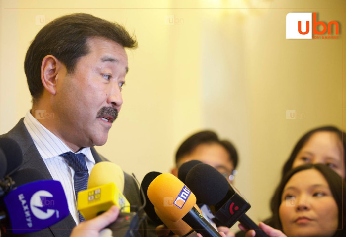 Ж.Бат-Эрдэнэ: АН-ынхан гэнэт сэрсэн юм шиг шөнө дөлөөр хуралдсан гэдэг асуудал ярихаа болих хэрэгтэй