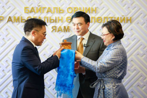 Байгаль орчин, уур амьсгалын өөрчлөлтийн сайд Б.Батбаатар тамгаа гардлаа