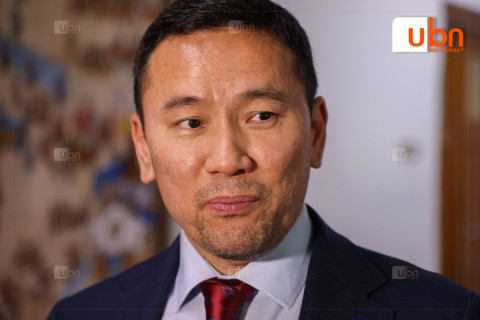 УИХ-ын гишүүн Д.Энхтүвшин “Гишүүдийн дэмжсэн, дэмжээгүй саналыг тухайн өдөртөө олон нийтэд нээлттэй байршуулдаг байх“ хуулийг санаачилжээ