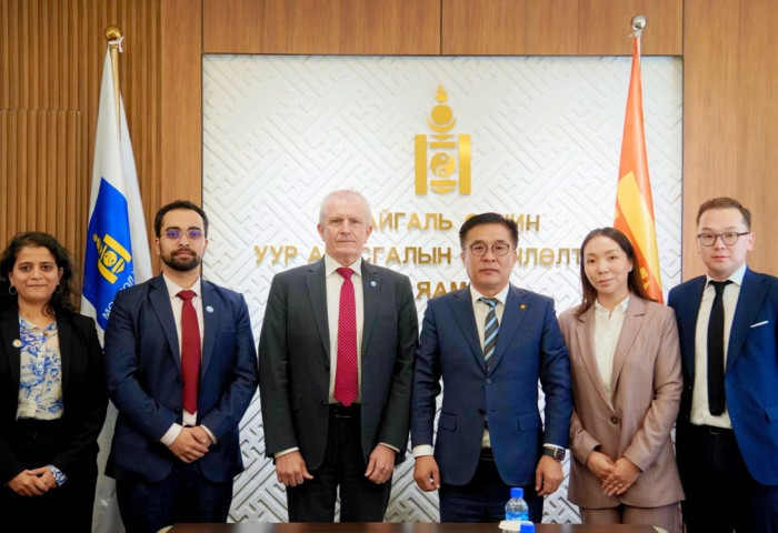 БОУАӨ-ийн сайд Б.Батбаатар Олон Улсын байгаль хамгаалах холбооны дэд захирал Стюартс Мажиннистай уулзалт хийлээ