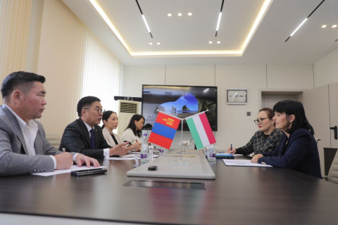 БОУАӨ-ийн сайд Б.Батбаатар бүгд найрамдах Унгар Улсаас Монгол Улсад суугаа онц бөгөөд бүрэн эрхт элчин сайд ДР. Борбала Обрущанскиг хүлээн авч уулзав