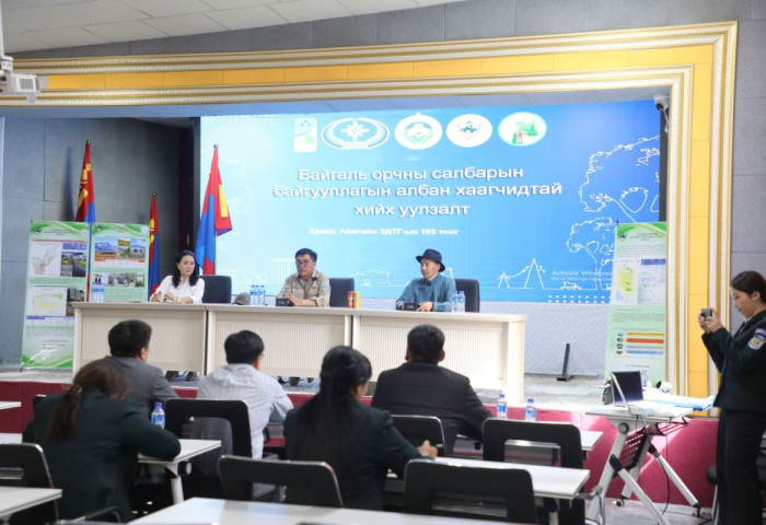 Б.Батбаатар сайд Баянхонгор аймгийн засаг дарга Д.Мөнхсайхантай уулзаж, салбарын тулгамдсан асуудлаар санал солилцлоо