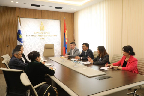 Байгаль орчин уур амьсгалын өөрчлөлтийн сайд Б.Батбаатар олон улсын ирвэс хамгаалах сангийн гүйцэтгэх захирал Чарудатт Мишраг хүлээн авч уулзлаа