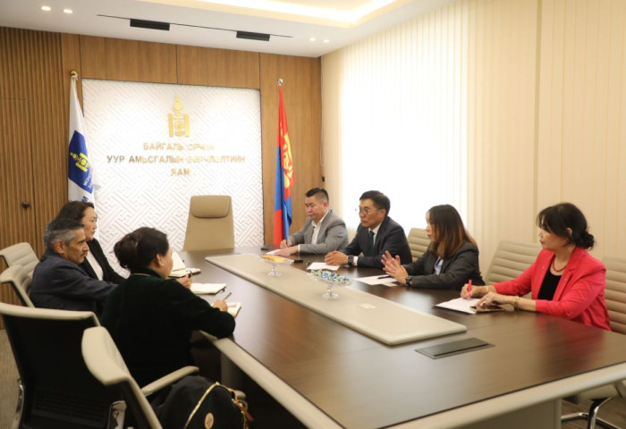 Байгаль орчин уур амьсгалын өөрчлөлтийн сайд Б.Батбаатар олон улсын ирвэс хамгаалах сангийн гүйцэтгэх захирал Чарудатт Мишраг хүлээн авч уулзлаа