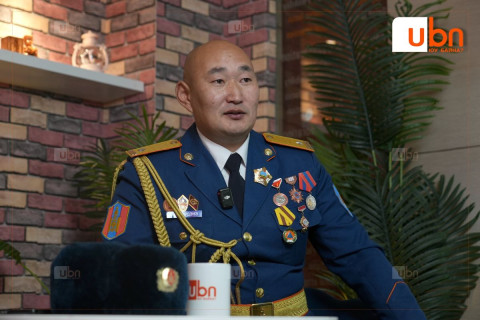 Б.Бат-Эрдэнэ: Ингээд л тэнгэрт дэвшдэг юм байж гэсэн бодолтой олон тулсан ч албанаасаа няцаж үзээгүй