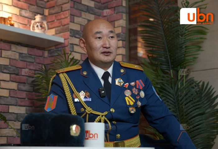 Б.Бат-Эрдэнэ: Ингээд л тэнгэрт дэвшдэг юм байж гэсэн бодолтой олон тулсан ч албанаасаа няцаж үзээгүй