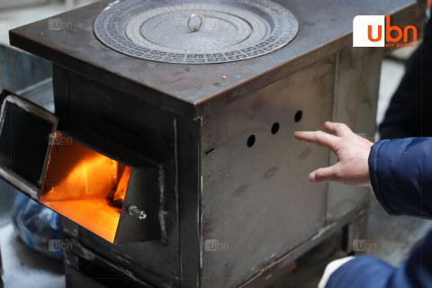 Битүүмжээ алдсан хуучин зуухтай айлуудын зуухыг шинээр сольж, суурилуулж байна