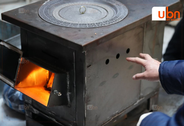 Битүүмжээ алдсан хуучин зуухтай айлуудын зуухыг шинээр сольж, суурилуулж байна