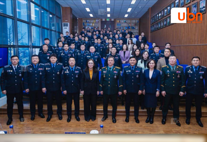 Цагдаа, дотоодын цэргийн байгууллагад хийсэн судалгаа, шинжилгээний тайланг хүлээлгэн өглөө