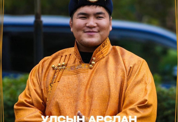 Эх, хүүхдийн эрүүл мэндийн төлөө хандивын барилдаанд Э.Батмагнай барилдана