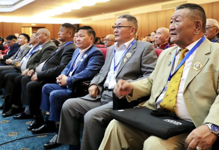 “АВТОТЭЭВЭРЧДИЙН УЛСЫН III ЗӨВЛӨГӨӨН” төрийн ордонд эхэллээ