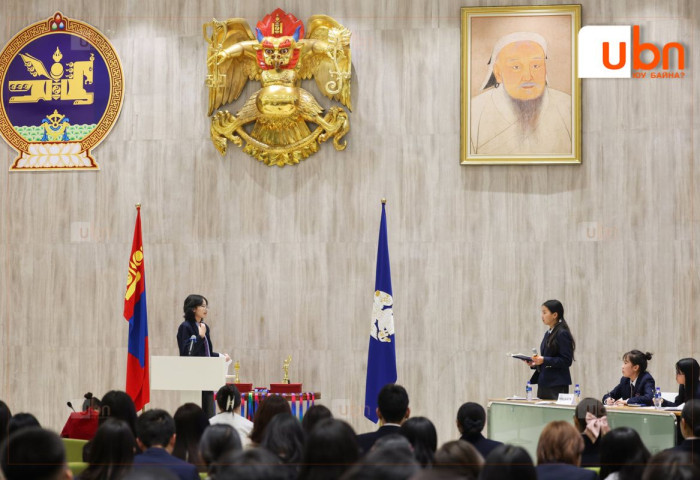 “UB Debate 2025” багш, сурагчдын мэтгэлцээний финалын шат эхэллээ
