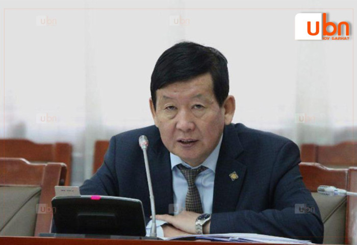 Д.Лүндээжанцан: 2008 онд “Эрдэнэтээс гадна хоёр, гурван саалийн үнээтэй болох хэрэгтэй“ гээд Оюутолгойн гэрээ рүү бүгд орсон