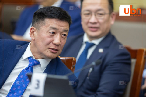 “Фортуна“ Батбаяр “С.Ганбаатартай битгий мэтгэлцээрэй. Наад мэтгэлцээн чинь ГАЙ БОЛНО ШҮҮ“ гэж байнга ярьж байсан