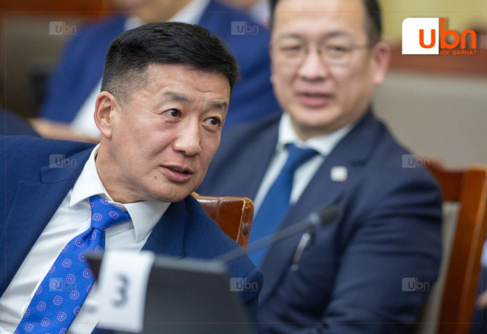 “Фортуна“ Батбаяр “С.Ганбаатартай битгий мэтгэлцээрэй. Наад мэтгэлцээн чинь ГАЙ БОЛНО ШҮҮ“ гэж байнга ярьж байсан