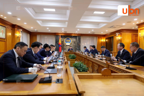 Төсвийн мөнгөөр бэлэг дурсгалын зүйл бэлдэхгүй, шинэ жил, олон нийтийн арга хэмжээ зохион байгуулахыг байхыг ҮҮРЭГДЛЭЭ