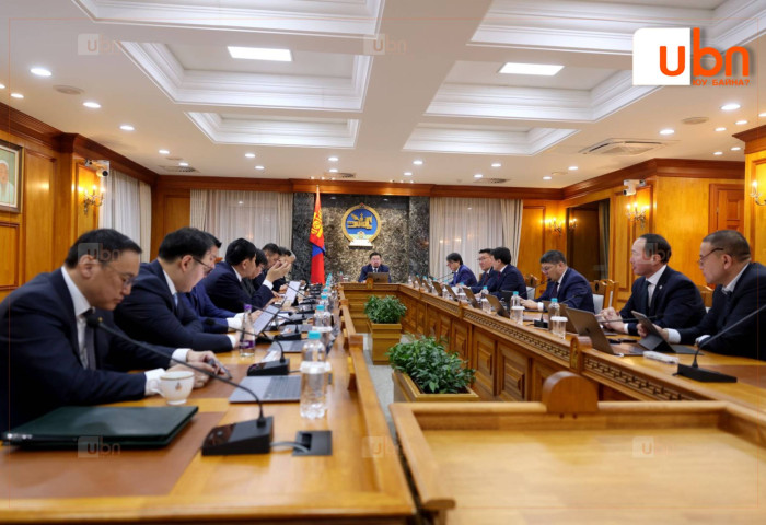 Төсвийн мөнгөөр бэлэг дурсгалын зүйл бэлдэхгүй, шинэ жил, олон нийтийн арга хэмжээ зохион байгуулахгүй байхыг ҮҮРЭГДЛЭЭ