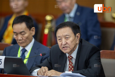 Д.Дэмбэрэл: Онтрэгийн лицензийг УИХ-аас үүрэг өгөөд ТҮДГЭЛЗҮҮЛ. Монголын хуулийг Оюутолгой мэддэг юм уу