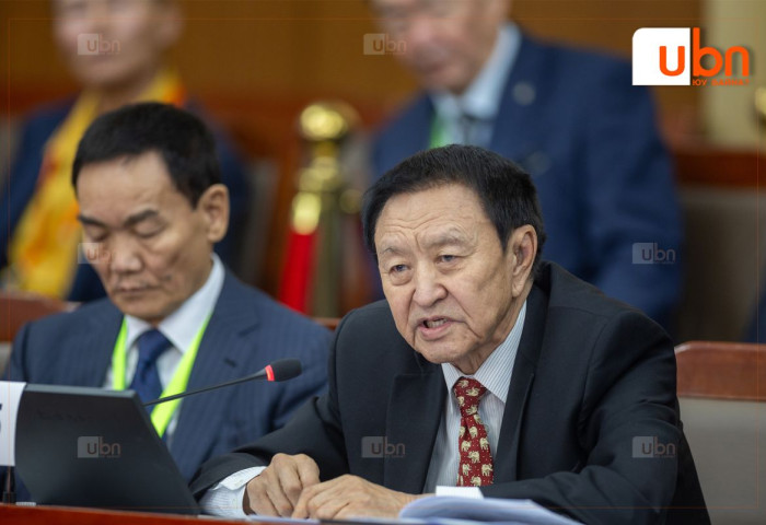 Д.Дэмбэрэл: Онтрэгийн лицензийг УИХ-аас үүрэг өгөөд ТҮДГЭЛЗҮҮЛ. Монголын хуулийг Оюутолгой мэддэг юм уу