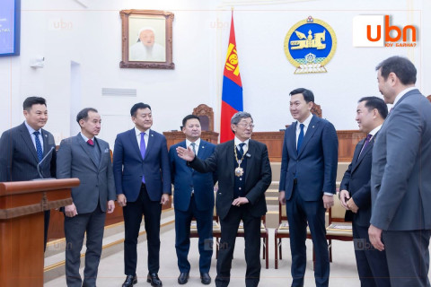 УИХ-ын дарга, гишүүд “Чингис хаан” одонт Академич С.Нарангэрэлд хүндэтгэл үзүүллээ