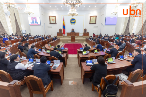ЧУУЛГАН: Бүх нийтийн амралт бямба, ням гарагт тохиовол ажлын өдөрт шилжүүлдэг байх хуулийг хэлэлцэнэ