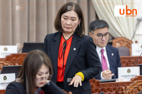 Л.Мөнхбаясгалан: Б.Лхагважав аа, МАН-ын даргад өрсөлдчихөөр томорчихдог юм уу