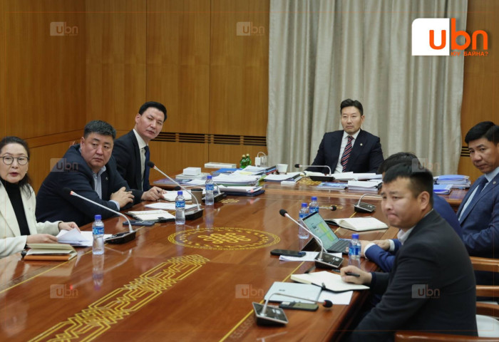 ШАДАР САЙД: Өвөлжилт хүндэрч эхэлсэн аймгуудад улсын нөөцөөс өвс тэжээл хүргүүлж, ирэх сард газар дээр нь ажиллана