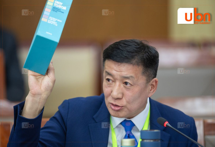 Н.Алтанхуяг:  С.Баярцогтоо чи наад ногоон номоо ярихаа боль. Чиний ч ном биш