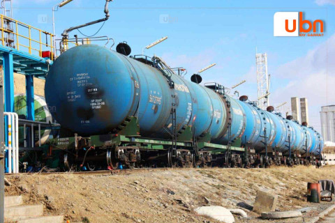 Өнөөдрийн байдлаар төмөр зам дээр АИ-92 бензинтэй 63 цистерн вагон байна