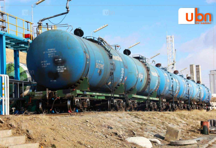 Өнөөдрийн байдлаар төмөр зам дээр АИ-92 бензинтэй 63 цистерн вагон байна