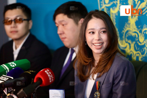 И.Мишээл: Уртын дуу дуулах үед зарим оролцогчид “Надад заагаад өгөөч. Бид ингэж дуулж чадах болов уу“ гэдэг байсан