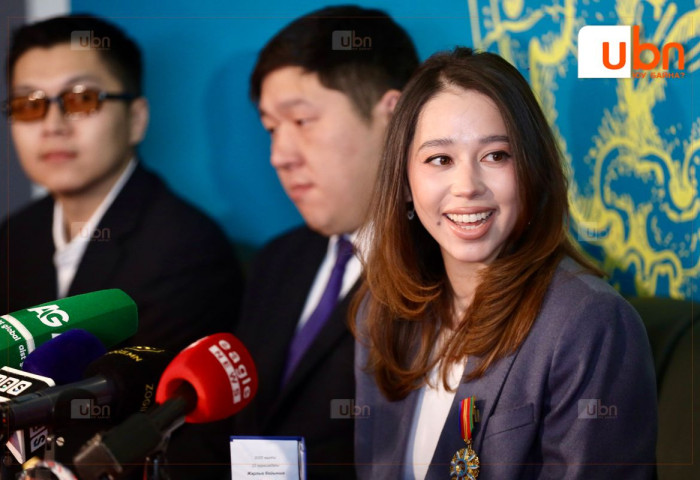 И.Мишээл: Уртын дуу дуулах үед зарим оролцогчид “Надад заагаад өгөөч. Бид ингэж дуулж чадах болов уу“ гэдэг байсан