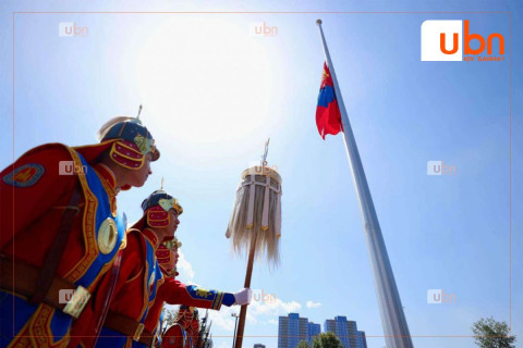 Наадам, цагаан сар амралтын өдөртэй давхацвал дараагийн 7 хоногийн ажлын өдрүүдэд шилжүүлэн амарна