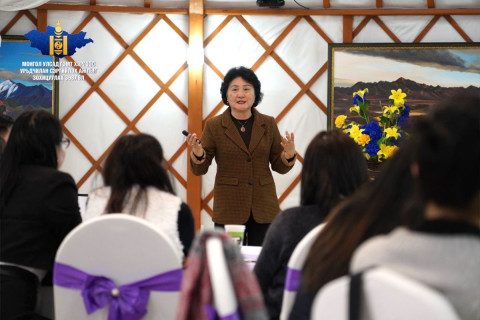 “Жендэрийн мэдрэмжтэй мэдээлэх нь” сургалт болж байна