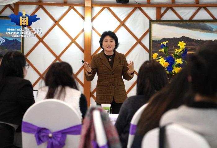 “Жендэрийн мэдрэмжтэй мэдээлэх нь” сургалт болж байна