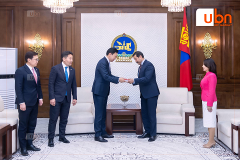 УИХ-ын дарга Н.Учрал нарын гишүүд Зөвшөөрлийн тухай хуульд нэмэлт, өөрчлөлт оруулах тухай хуулийг өргөн мэдүүллээ