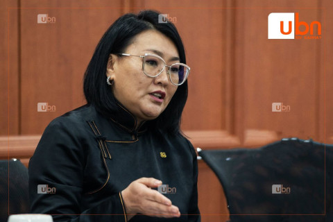 А.Ариунзаяа гишүүн С.Наранцогтод “Ааштай бай“ гэж зөвлөв