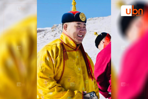 SOCIAL POP: “Д.Мөнх-Эрдэнэ ах Дундговь аймгийн шинэ жилийг хөтлөхөөр болсон байна. Хэлсэн амандаа хүрч 12 сарын 31-нд өвлийн өвгөн болж очно“