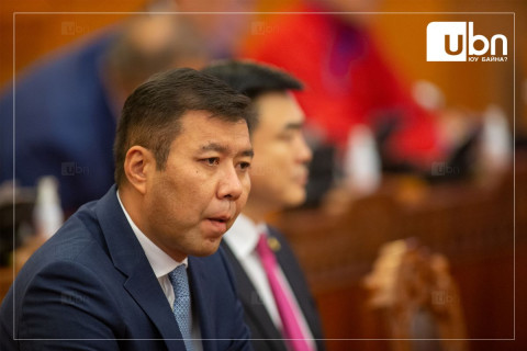 Б.Энхбаяр: О.Батнайрамдал аа, битгий зөрүүдлээд бай
