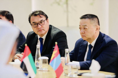 БОУАӨ-ийн сайд Б.Батбаатар Арабын нэгдсэн Эмират Улсын Уур амьсгалын өөрчлөлт, байгаль орчны сайд Амна Бинт Абдулла Аль-Дахактай уулзлаа