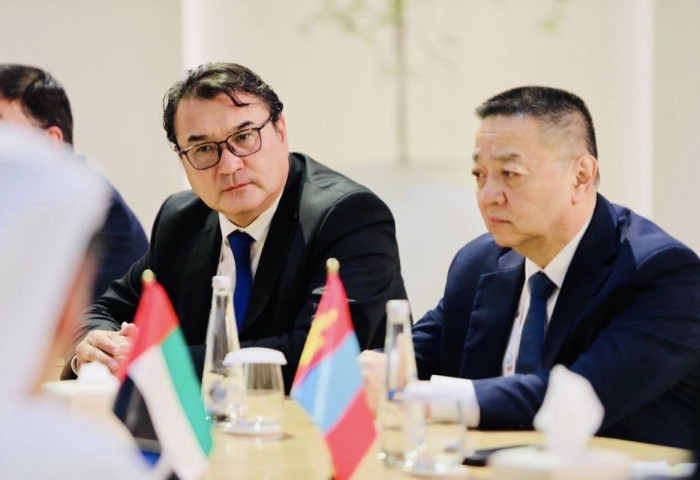 БОУАӨ-ийн сайд Б.Батбаатар Арабын нэгдсэн Эмират Улсын Уур амьсгалын өөрчлөлт, байгаль орчны сайд Амна Бинт Абдулла Аль-Дахактай уулзлаа