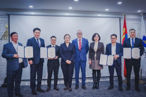 Монголын төрийн байгууллагууд “Азийн загвар байгууллага”-ын гэрчилгээ гардан авлаа