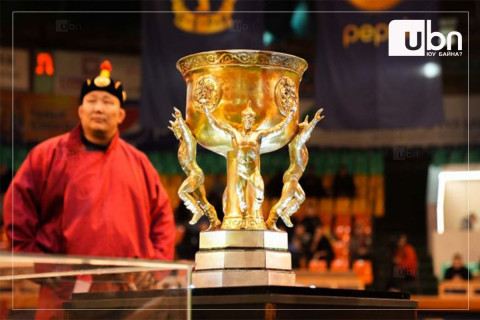 АЛТАН ЦОМ: Дархан аварга Н.Батсуурийн баг залуу арслан Э.Батмагнайгийн багтай дөрөвдүгээр тойргийн барилдаанаа хийнэ