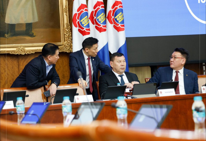 МАН-ЫН БҮЛЭГ: Бага орлоготой иргэн, ЖДҮ, ААН-ын татварыг бууруулах өөрчлөлт бүхий Татварын багц хуулийн шинэчлэлийг хэлэлцэж байна