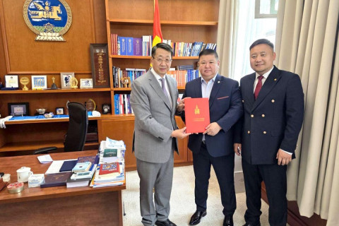 “Шүүхийн шийдвэр гүйцэтгэх байгууллагын алба хаагчдад мэргэшлийн зэрэг, зэргийн нэмэгдэл олгох тухай” Монгол Улсын засгийн газрын 266 дугаар тогтоолыг гардан авлаа